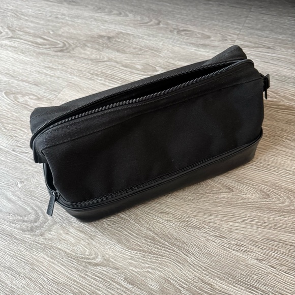 Black Beis Weekender + Dopp Kit - Picture 12 of 15